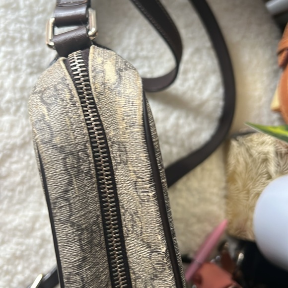 Gucci GG plus monogram Crossbody with the original adjustable Gucci strap - Picture 6 of 15